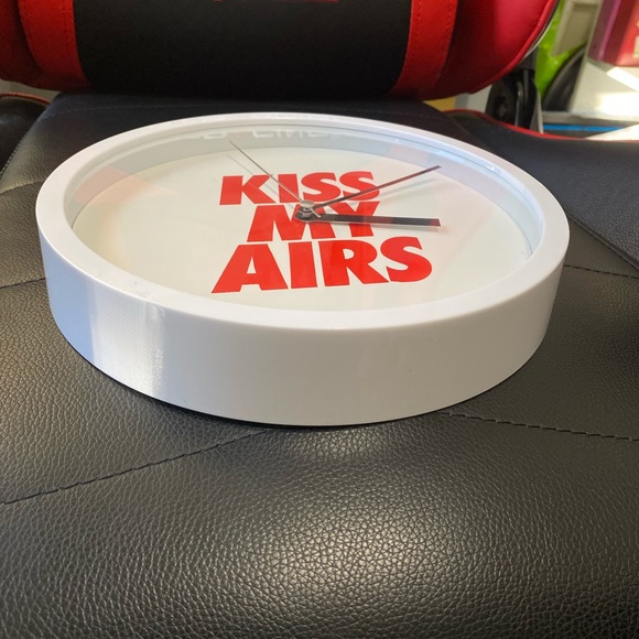 KISS MY AIRS wall clock handmade size 8 3/4 - Picture 3 of 7